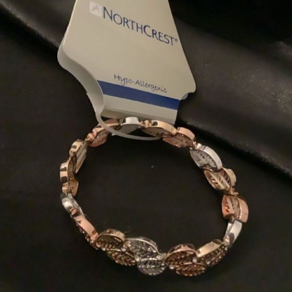 Northcrest Women's Hypoallergenic Leafy Intertwined 2 Layered Bracelet NWT